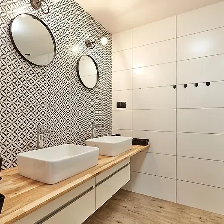 U Wilkow Na Wylacznosc Nyaraló